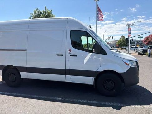 Used 2025 Mercedes-Benz Sprinter 2500 image 5