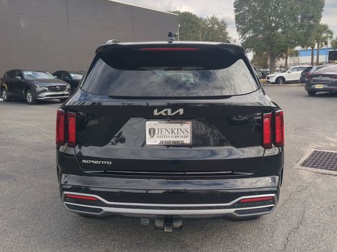 Used 2023 Kia Sorento S w/ Panoramic Sunroof Package image 4