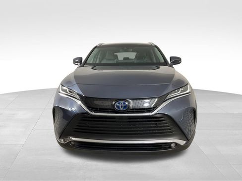 Used 2024 Toyota Venza XLE AWD/4WD image 3