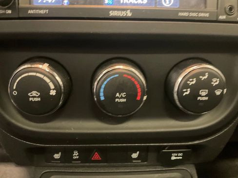 Used 2014 Jeep Patriot Latitude w/ Sun/Sound Group image 19