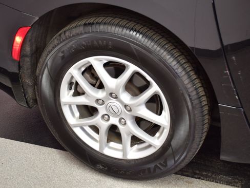 Used 2025 Chrysler Pacifica Select image 38