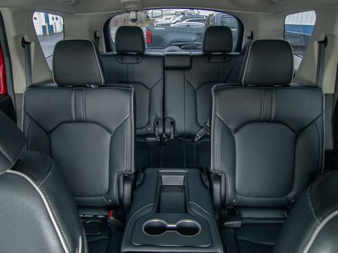 Used 2025 Honda Pilot Elite image 26