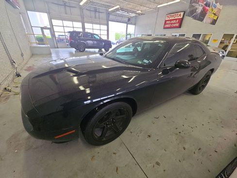 Used 2017 Dodge Challenger SXT Plus RWD image 1
