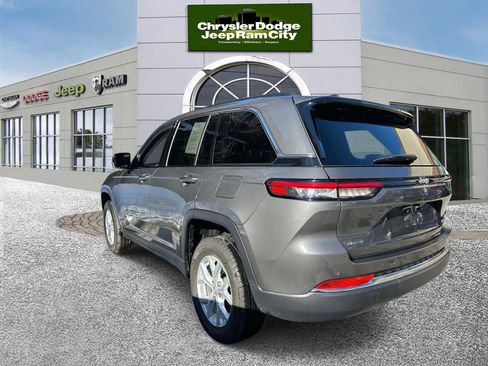 Used 2024 Jeep Grand Cherokee Limited image 6