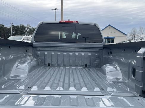 Used 2025 Nissan Frontier PRO-4X image 22