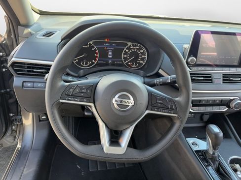 Used 2022 Nissan Altima 2.5 SV AWD/4WD image 10