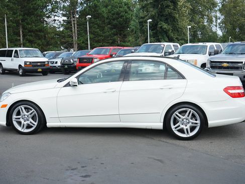 Used 2011 Mercedes-Benz E 350 4MATIC Sedan image 2