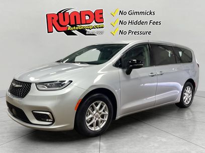 Used 2024 Chrysler Pacifica Touring-L