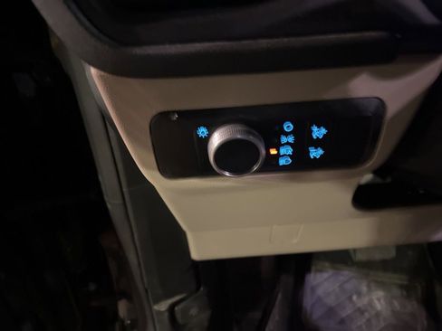 Used 2020 Ford Escape SE image 10