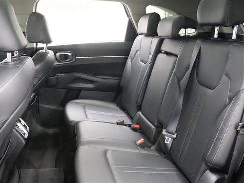 Used 2023 Kia Sorento S w/ Panoramic Sunroof Package image 11