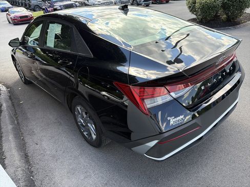 Used 2024 Hyundai Elantra SEL FWD image 7
