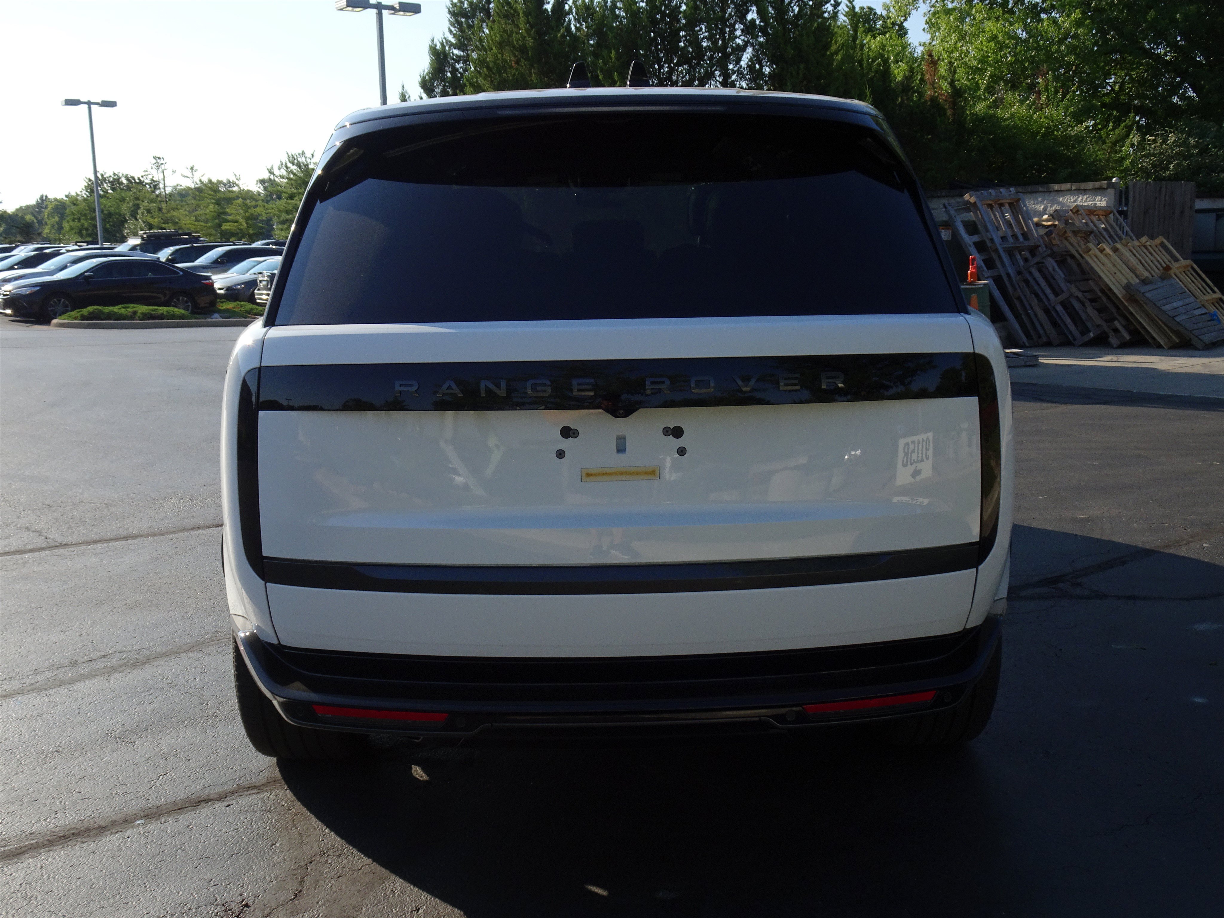 New 2026 Land Rover Range Rover Long Wheelbase SE AWD/4WD image 9
