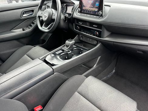 Used 2024 Nissan Rogue SV image 15