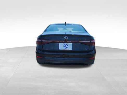 Used 2025 Volkswagen Jetta SE FWD image 6
