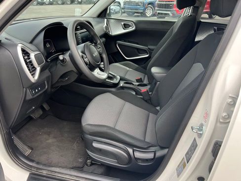 Used 2024 Kia Soul LX w/ Option Group 015 FWD image 24