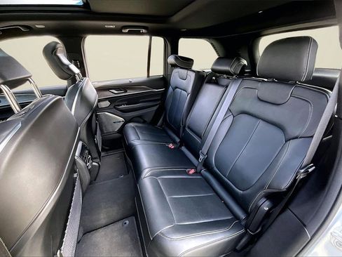 Used 2022 Jeep Grand Cherokee Overland w/ Advanced Protech Group III image 22