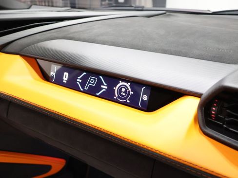 Used 2025 Lamborghini Revuelto AWD/4WD image 38