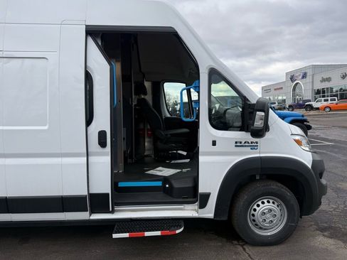 Used 2024 RAM ProMaster 3500 w/ Delivery Van Package FWD image 30