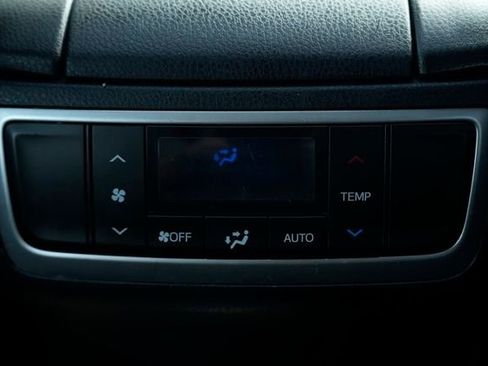 Used 2017 Toyota Highlander Limited AWD/4WD image 38