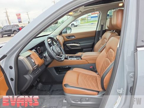 Used 2023 Nissan Pathfinder Platinum AWD/4WD image 19