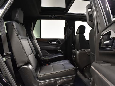 Used 2025 GMC Yukon Denali w/ Sun & Power Step Package image 28