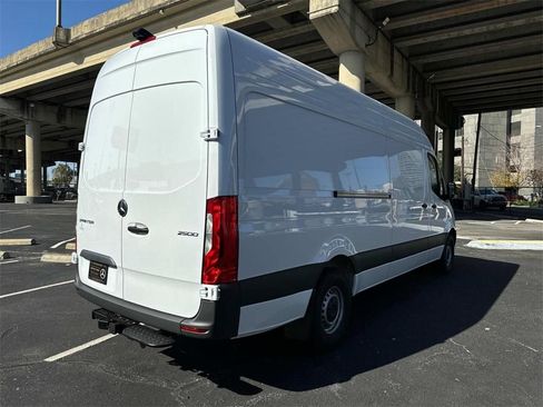 Used 2025 Mercedes-Benz Sprinter 2500 image 7