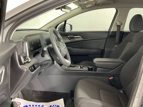 Used 2025 Kia Sportage LX FWD image 10