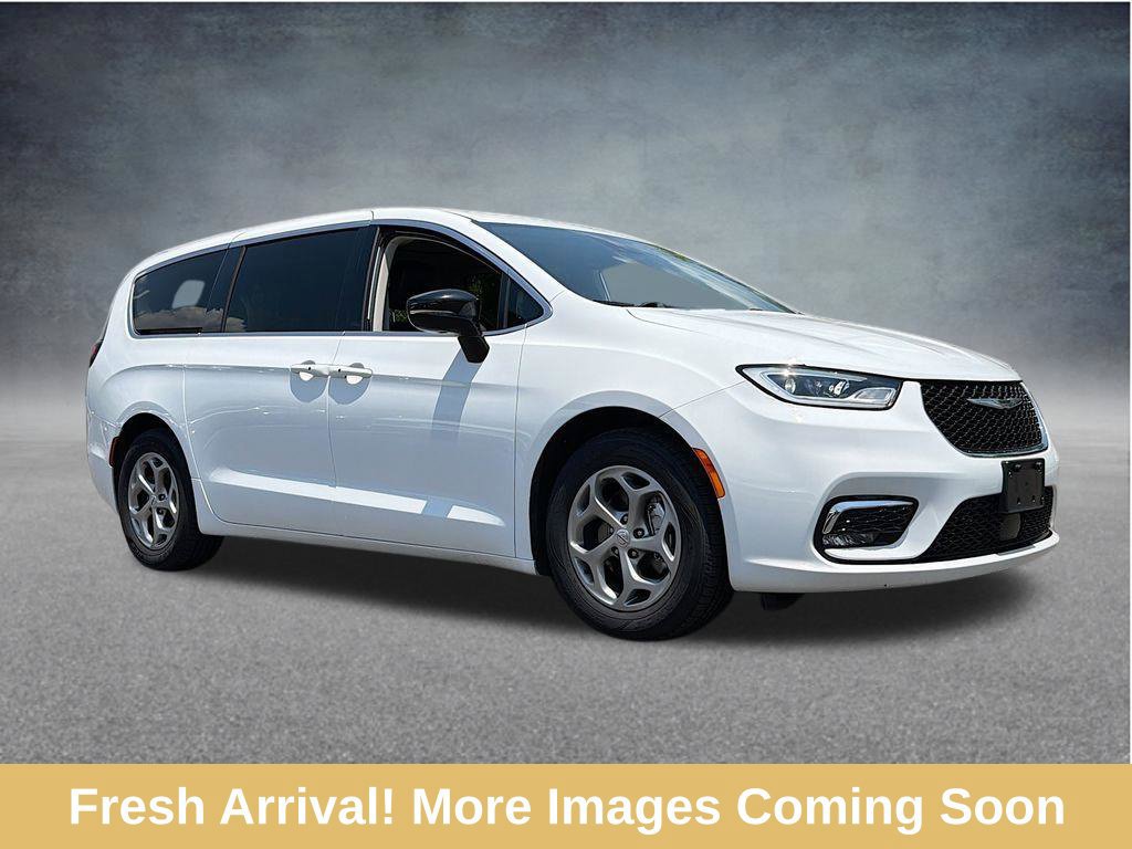 Used 2023 Chrysler Pacifica Touring-L FWD image 1