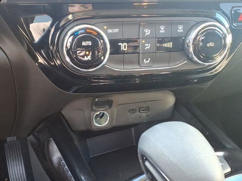 Used 2025 Chevrolet Trax LT image 8