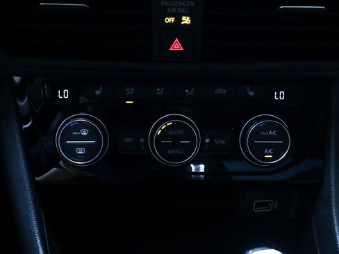Used 2019 Volkswagen Jetta SEL FWD image 30