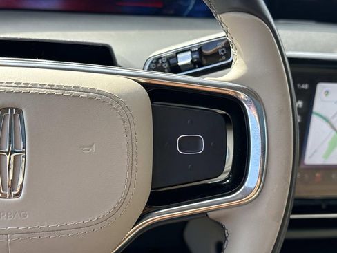 Used 2025 Lincoln Nautilus Reserve image 21