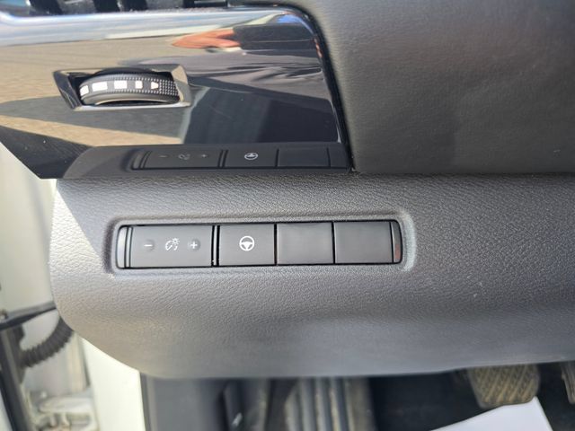Used 2022 Nissan Pathfinder SV AWD/4WD image 18