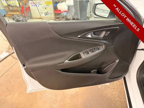 Used 2024 Chevrolet Malibu LT image 11
