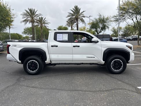 Used 2024 Toyota Tacoma TRD Off-Road image 5