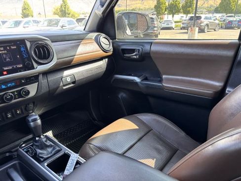 Used 2016 Toyota Tacoma Limited w/ Towing Package image 19