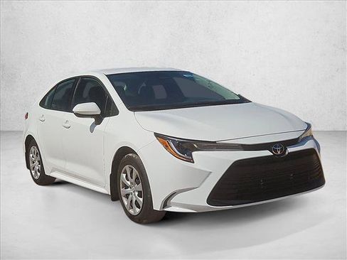 Used 2025 Toyota Corolla LE FWD image 3