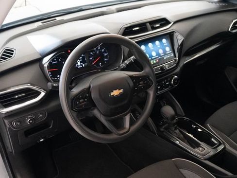 Used 2023 Chevrolet TrailBlazer LT w/ Convenience Package FWD image 3
