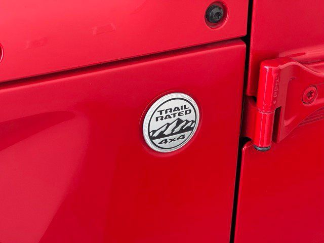 Used 2018 Jeep Wrangler Unlimited Sahara w/ Cold Weather Group AWD/4WD image 40