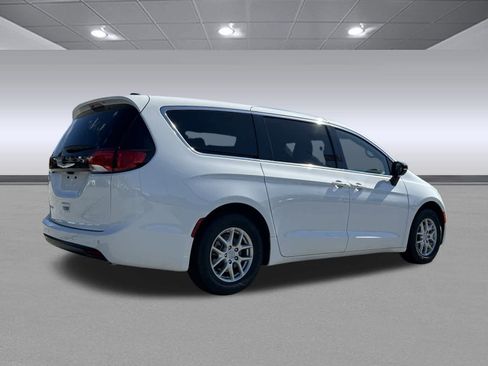 New 2026 Chrysler Voyager LX image 7