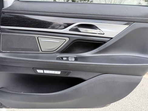 Used 2018 BMW 750i xDrive image 44