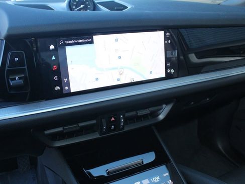 Certified 2025 Porsche Cayenne Coupe AWD/4WD image 18