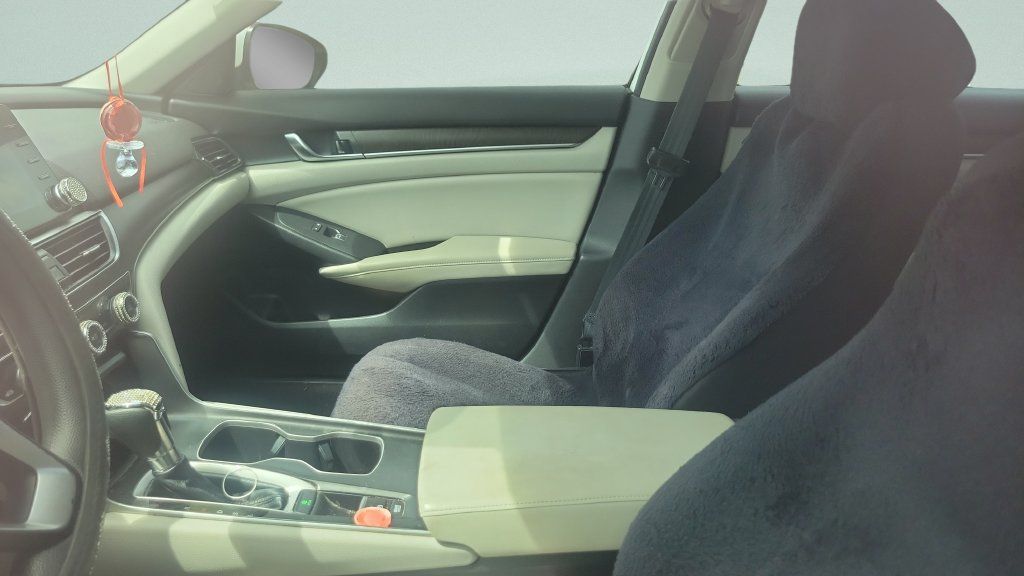 Used 2018 Honda Accord EX image 5