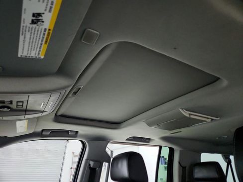 Used 2019 Chevrolet Suburban LT RWD image 15