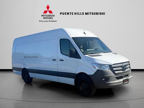 Used 2023 Mercedes-Benz Sprinter 2500 w/ Acoustic Package image 3