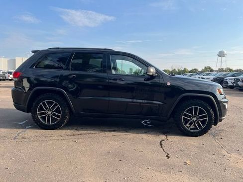 Used 2017 Jeep Grand Cherokee Trailhawk w/ Trailhawk Luxury Group AWD/4WD image 6