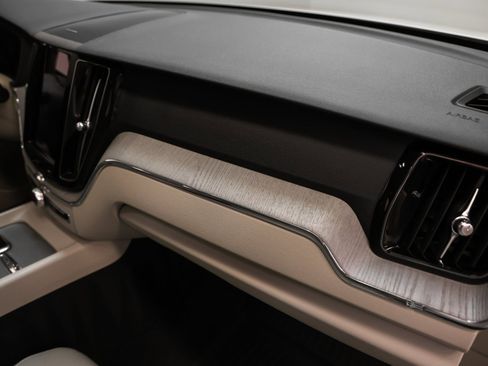 Used 2025 Volvo XC60 B5 Plus w/ Protection Package Premier image 26