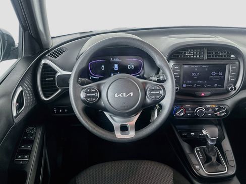 Used 2025 Kia Soul LX w/ LX Technology Package FWD image 18