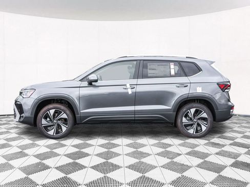 New 2025 Volkswagen Taos SE image 18