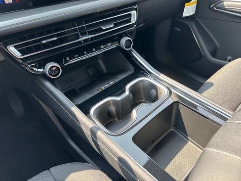 New 2025 Chevrolet Traverse LT w/ Enhanced Driving Package image 15