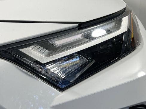 Used 2022 Toyota RAV4 XLE image 12